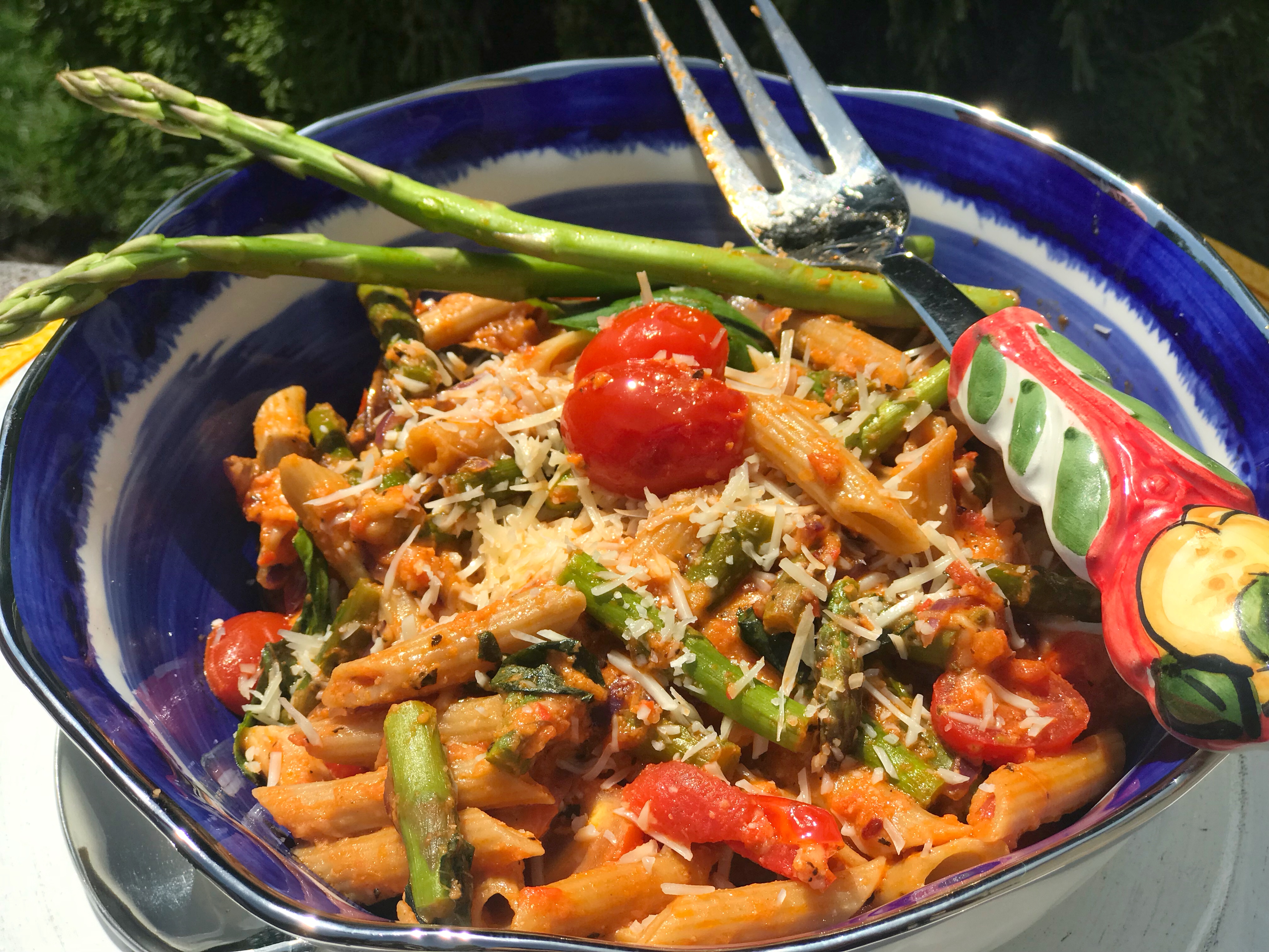 Roasted Red Pepper Pasta - A perfect weeknight meal, this whole grain pasta in roasted red pepper sauce is subtly sweet, super velvety, and adds some nice variety to a family favorite dish; pasta!