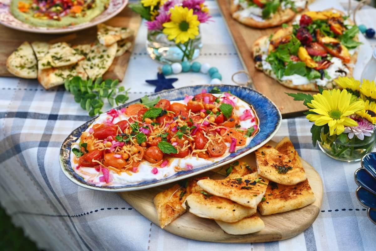 Achari Tomato Dip With Masala Naan Crisps