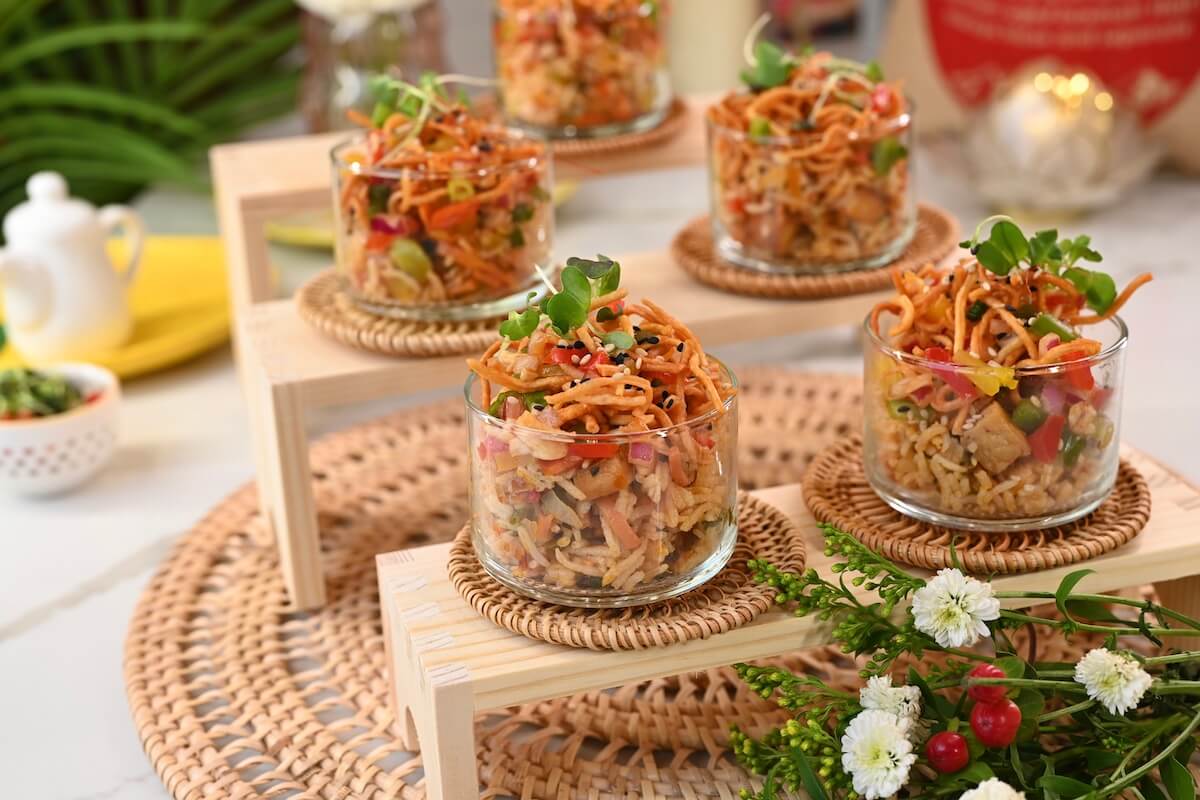 Crunchy Chinese Bhel Rice Cups